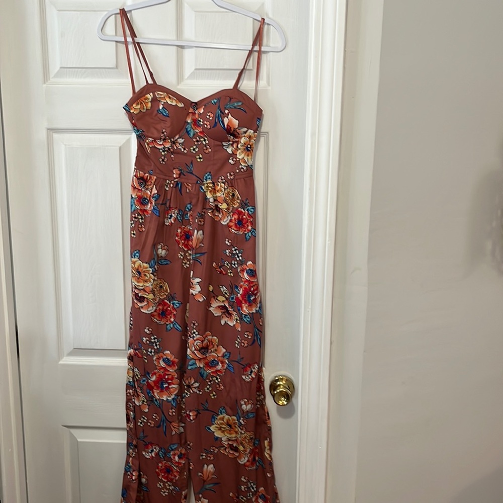 Flower pattern jumpsuit size small brand of gypsies is the brand